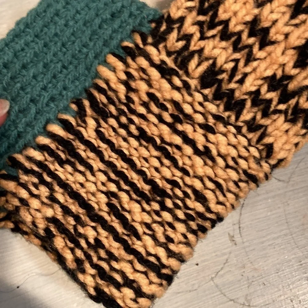 Hand knit slipper socks NWOT Durable heel